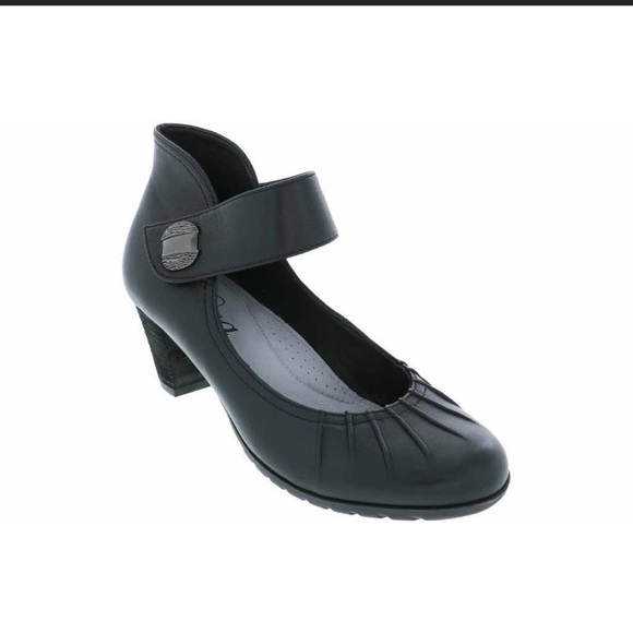 Biza Leather Velcro Strap Gigi Chunky Heels - Picture 2 of 13